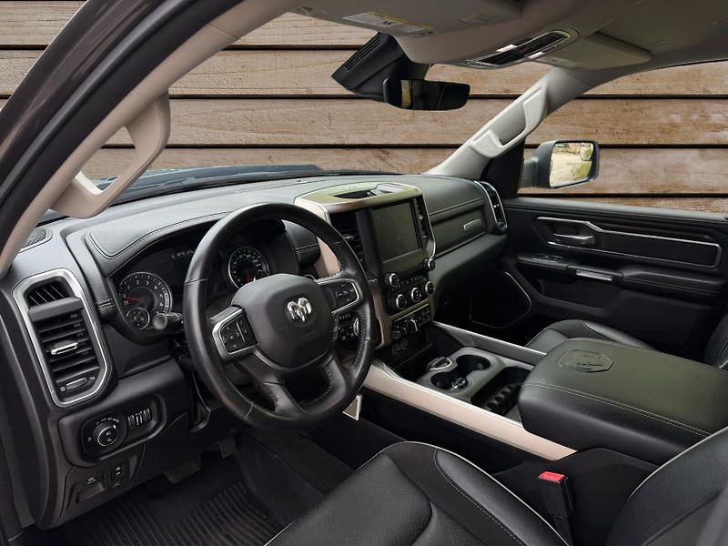 Dodge RAM (2022) +LARAMIE+VZDUCH+OFFROAD PAKET+ - fotka 14 z 23