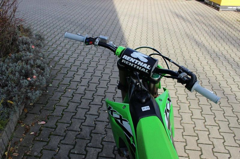 Kawasaki KX 250 F (2025) 2025 15 MTH - fotka 5 z 9