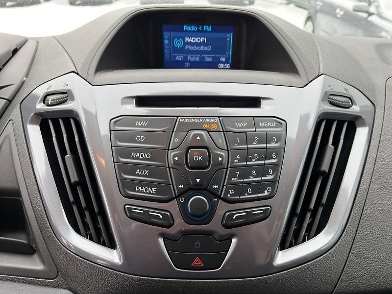 Ford Tourneo Custom (2017) 2.0 96kw, 1.maj, ČR, tažné, DP - fotka 15 z 24