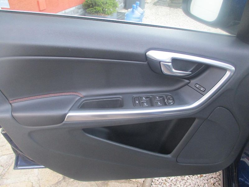 Volvo V60 D5 AWD Polestar - fotka 8 z 39