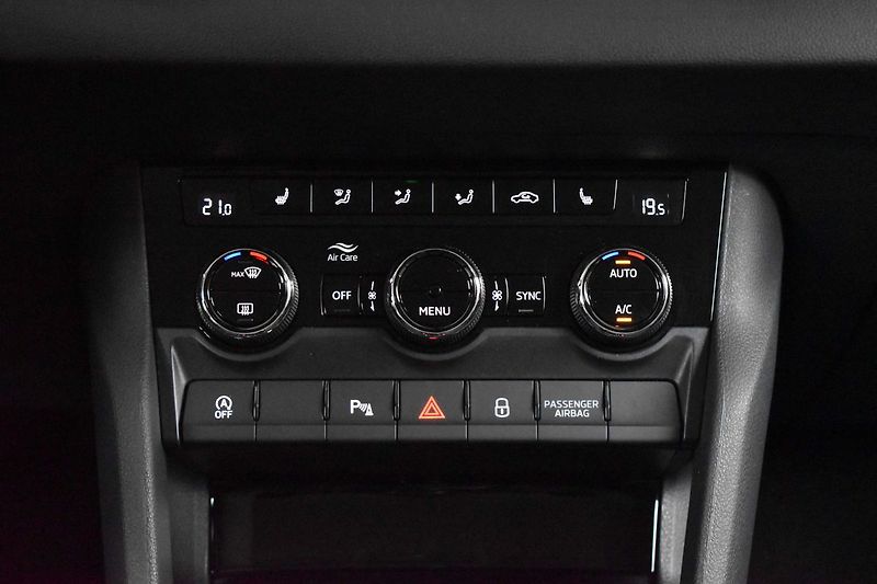 Škoda Karoq 2.0TDI*REZERVACE* - fotka 25 z 44