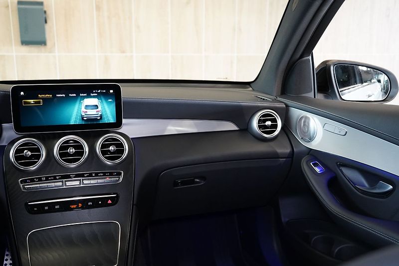 Mercedes-Benz GLC 300d 4M AMG, Nezávislé, Tažné - fotka 48 z 48
