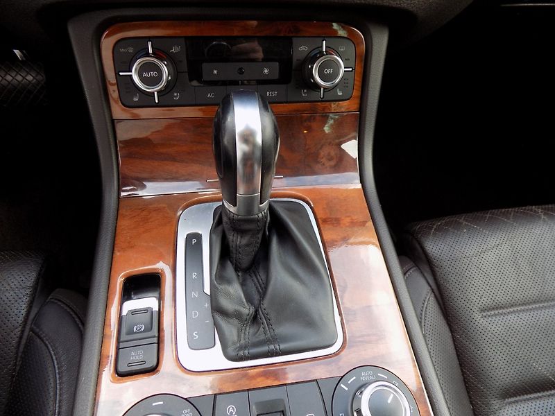 Volkswagen Touareg (2010) 3.0TDI/4x4/Chl.sedačky/LED/ - fotka 34 z 43
