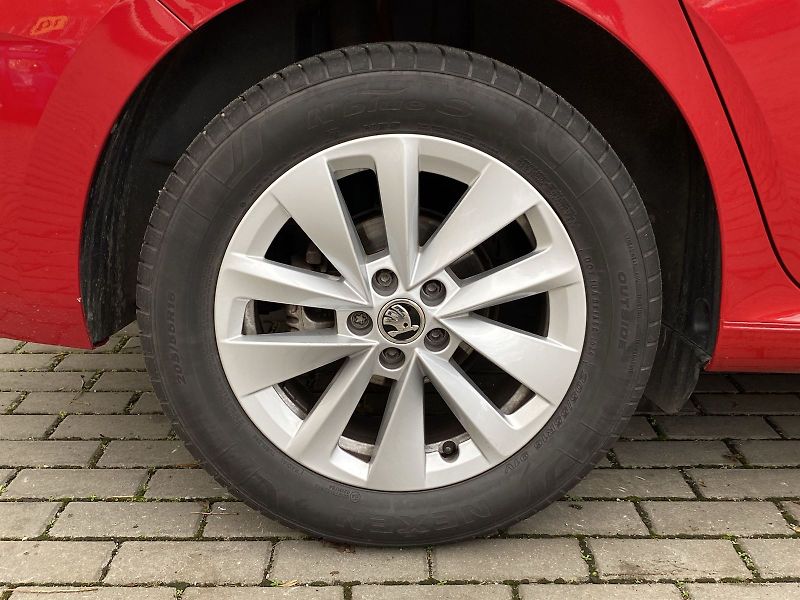 Škoda Scala (2024) 1.0 TSI Selection - fotka 28 z 32