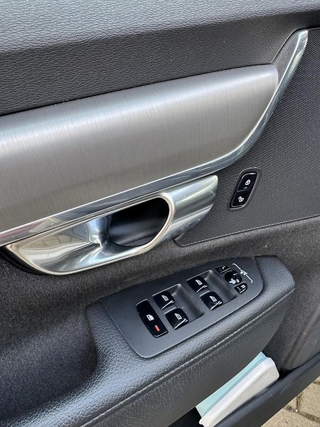 Volvo S90 (2018) D4 AWD, 4X4, Automat - fotka 10 z 13