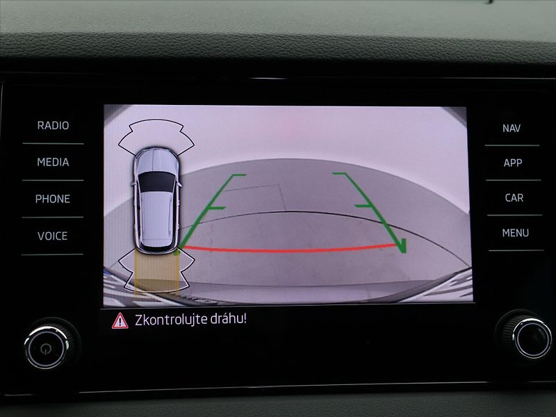 Škoda Karoq 2,0 TDI DSG 4x4 Sportline DPH - fotka 27 z 37