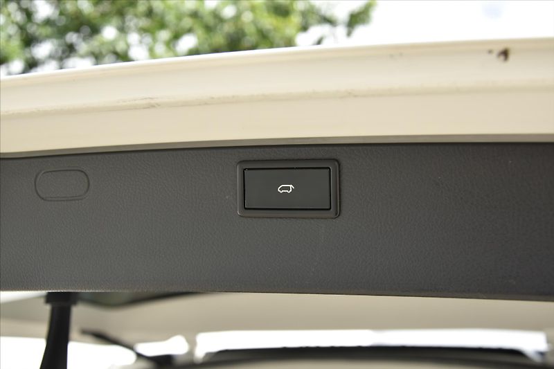 Volkswagen Multivan 2.0 TDI 110kW HIGHLINE ČR - fotka 29 z 30