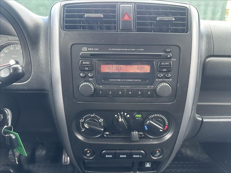 Suzuki Jimny 1,3 4x4 TAŽNÉ KLIMA BEZ KOROZE - fotka 17 z 20