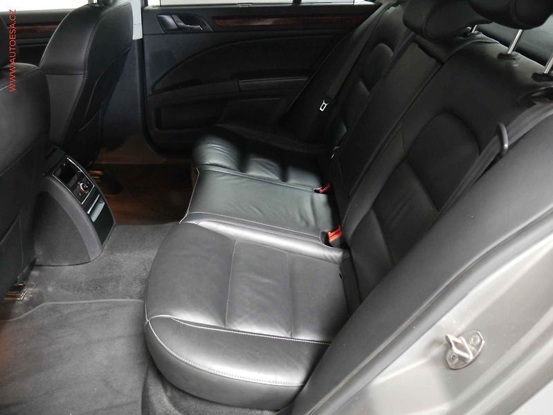 Škoda Superb (2012) 2.0 TDi, Elegance, DSG, kůže - fotka 10 z 22
