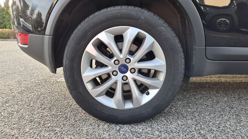 Ford Kuga (2011) 2.0 TDCi 4x4 Titanium, ČR - fotka 35 z 52