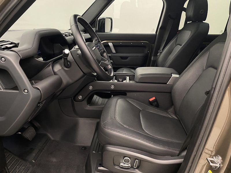Land Rover Defender 130 D300 SE AWD AUT CZ - fotka 3 z 58