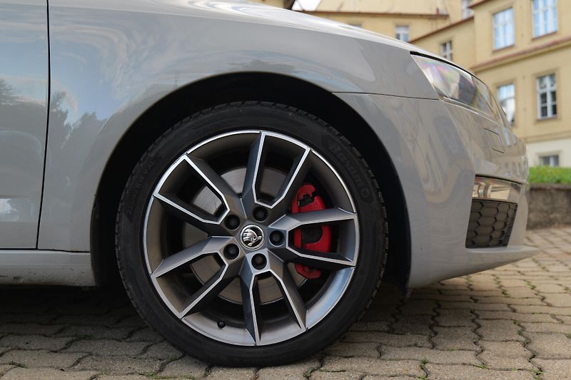 Škoda Octavia 2.0 TDI 135 kW RS Tažné - fotka 12 z 36