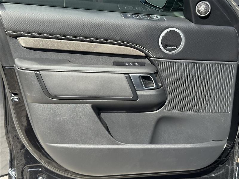 Land Rover Discovery 3,0 D300 R-Dynamic HSE AT AWD - fotka 28 z 36