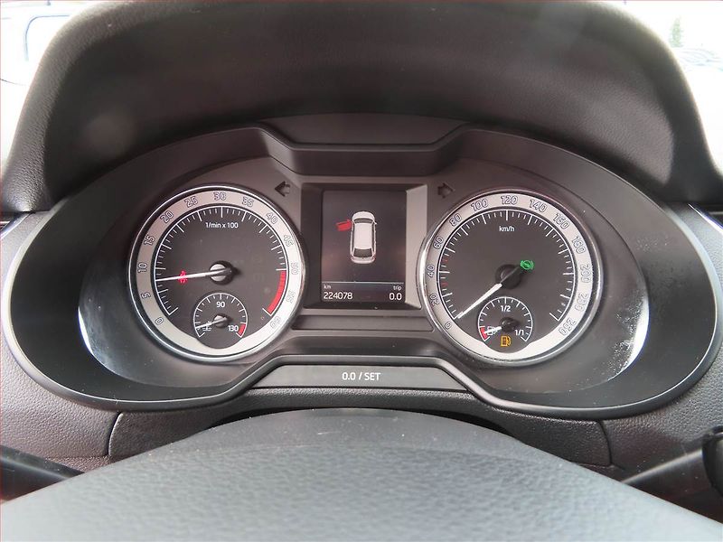 Škoda Octavia (2018) 1.6 TDI, Automat, Navi - fotka 11 z 25