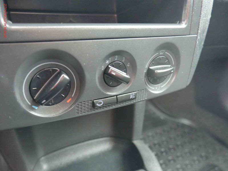 Škoda Fabia (2004) 1.4TDi, ČR, AC, TZ, STK2/28 - fotka 15 z 17