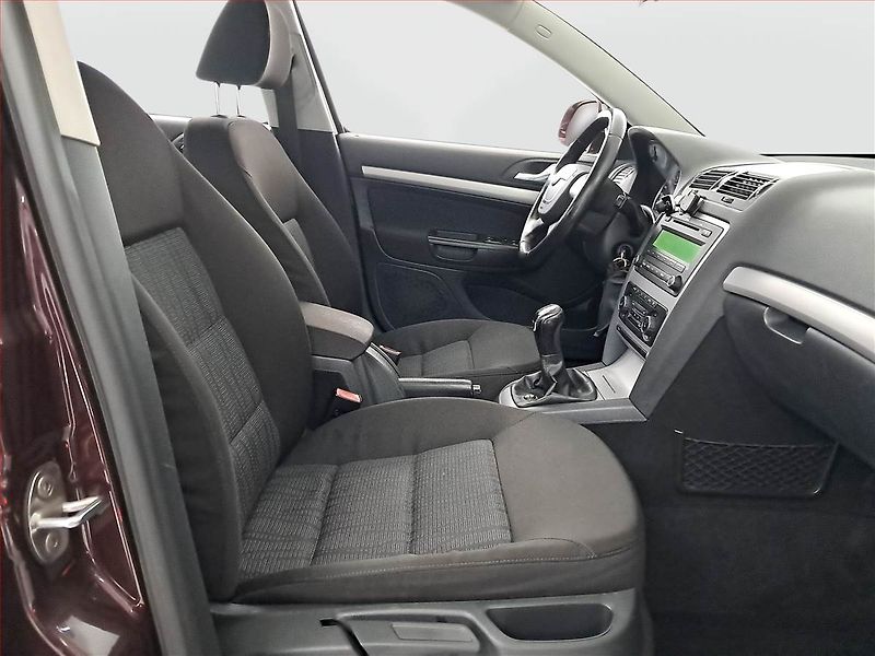 Škoda Octavia (2012) Elegance 1.6 TDI, Tempomat - fotka 9 z 14