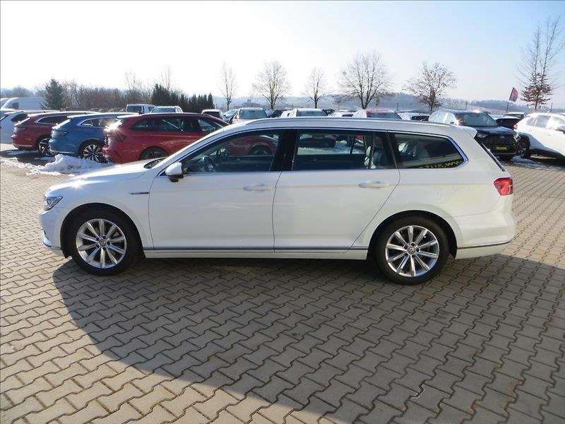 Volkswagen Passat 2,0 TDI 140kW 4MOT DSG H-Line - fotka 4 z 23