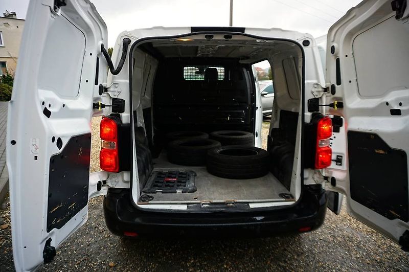 Toyota ProAce (2021) 2,0 D-4D 90 kW - fotka 9 z 28