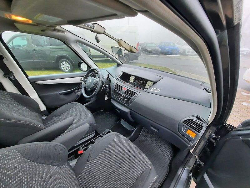 Citroën C4 Picasso 1,6 eHDI 112k STT 7 Míst - fotka 16 z 25