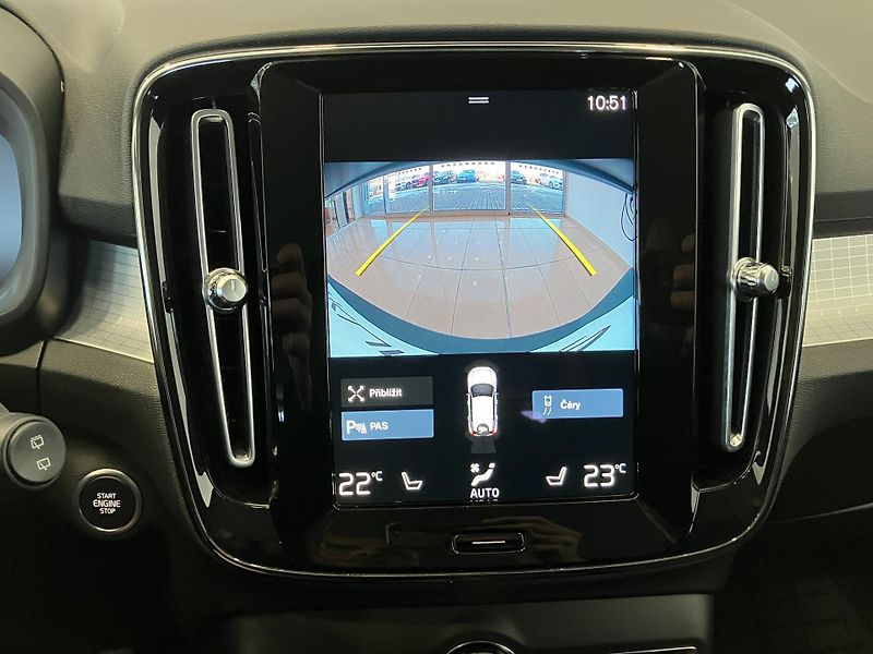 Volvo XC40 B4 Momentum Advance AT8 - fotka 32 z 41