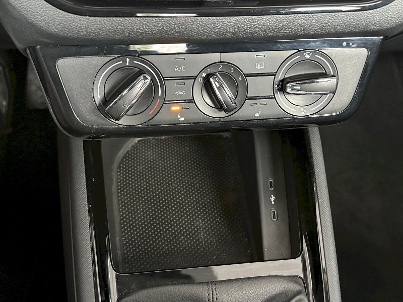 Škoda Kamiq (2024) Selection 1.0 TSI/ 85 kW M6 - fotka 15 z 26