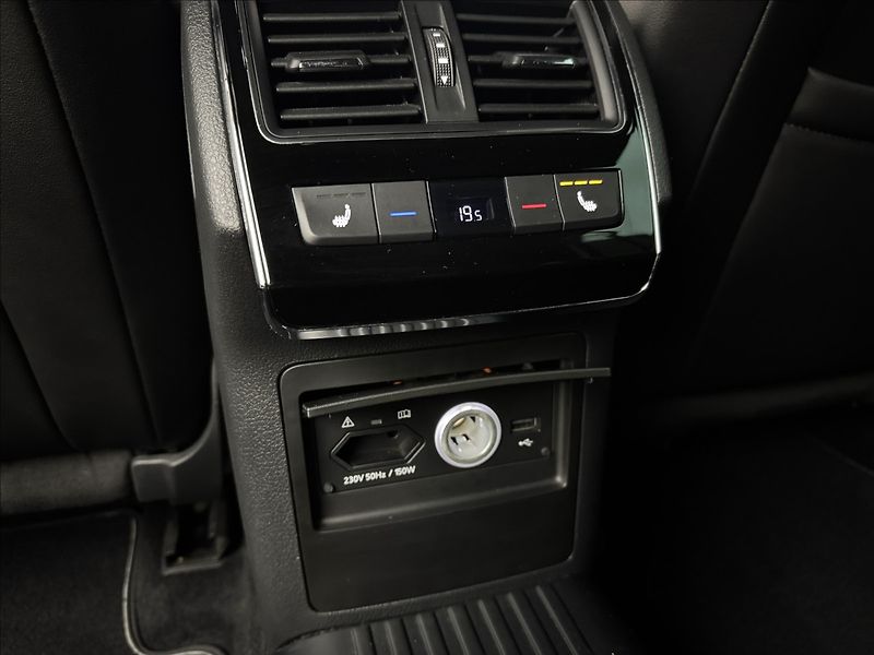 Škoda Superb 2,0 SPORTLINE 4X4 DSG 350HPAPR - fotka 48 z 55