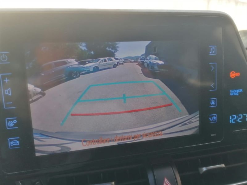 Toyota C-HR 1,8 i 72kw Hybrid e-CVT - fotka 10 z 29