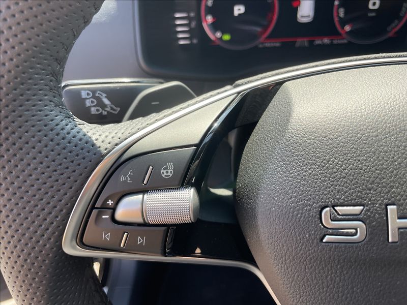 Škoda Karoq 1,5 TSi 110kw SPORTLINE 1maj C - fotka 16 z 36