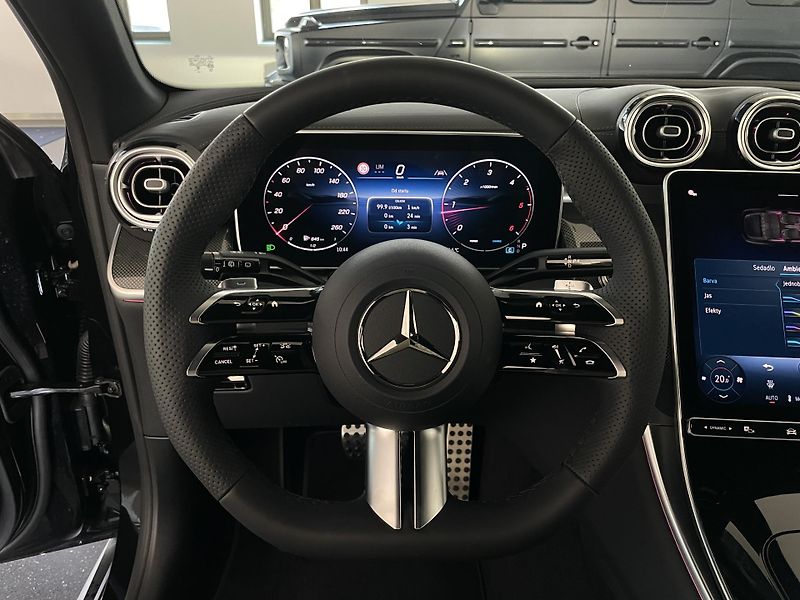 Mercedes-Benz GLC 200d 4Matic - fotka 20 z 33