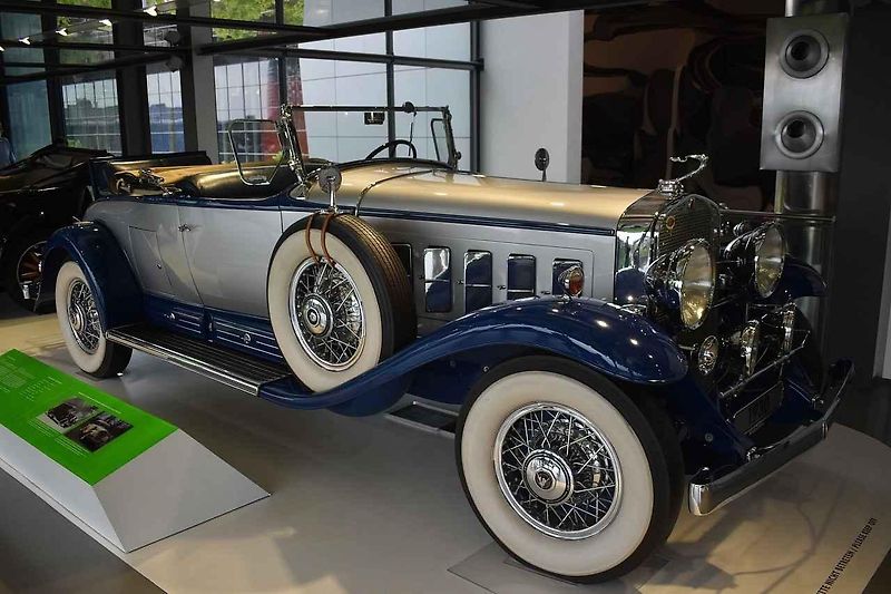 Tatra 87 je řazena k milníkům v automobilové historii