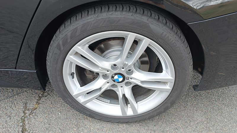 BMW Řada 3 320d MPaket 2,0D B47 Automat - fotka 27 z 36