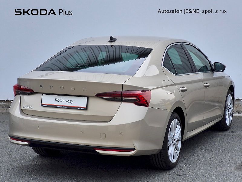 Škoda Octavia (2025) Top Selection 1.5 TSI 110kW MH - fotka 2 z 26