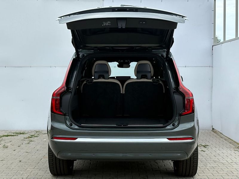 Volvo XC90 Plus Bright T8 299kW - fotka 7 z 26