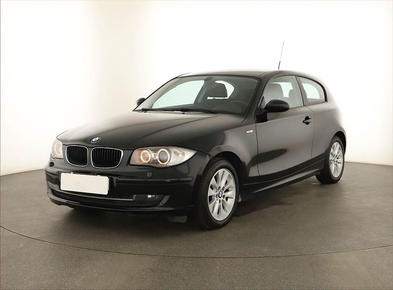 BMW Řada 1 (2009) 116i, po STK, oblíbený vůz - fotka 2 z 13