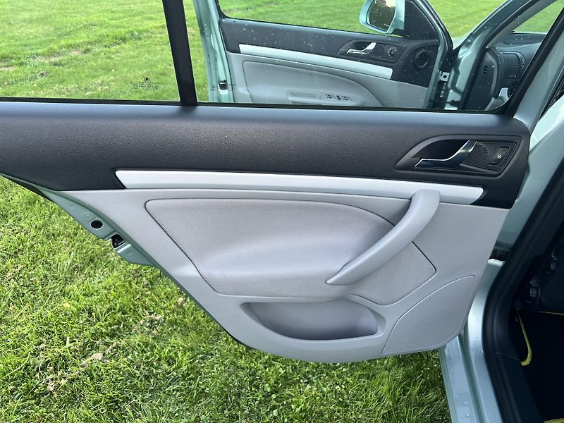 Škoda Octavia 1.6TDI 77KW,DIGIKLIMA,WEBASTO - fotka 15 z 45