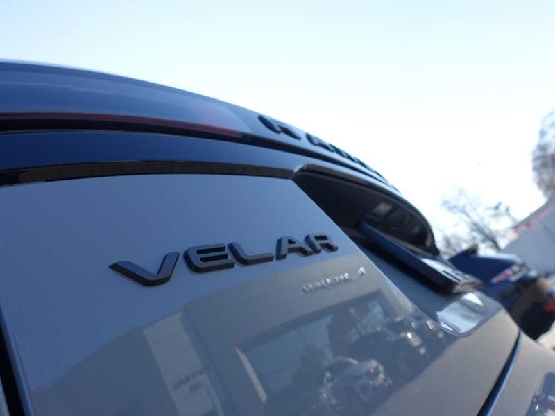 Land Rover Range Rover Velar 3,0 Dynamic SE D300 - fotka 38 z 41