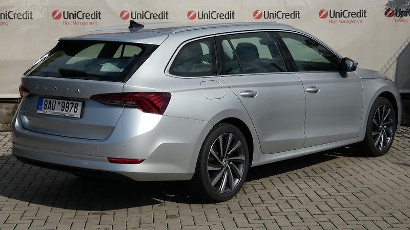 Škoda Octavia Combi 2,0 TDI Style DSG 110 kW - fotka 3 z 25