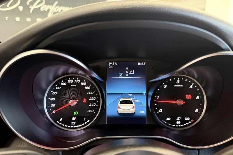 Mercedes-Benz Třídy C (2020) C 220d 4Matic AMG Line - fotka 47 z 81