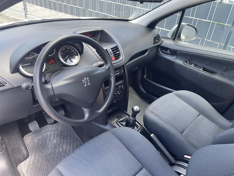 Peugeot 207 (2007) 1.4i - 67.000 km - ČR - fotka 10 z 18