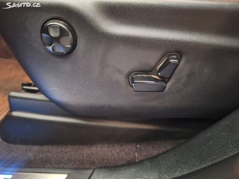 Jeep Grand Cherokee (2016) 3,0 V6 SUMMIT - fotka 13 z 17