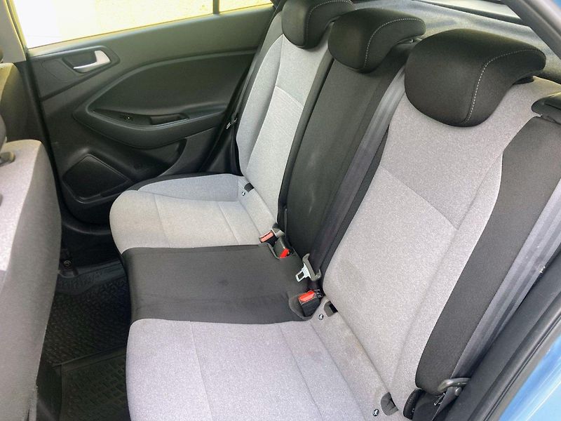 Hyundai i20 1,1CRDi (55kW)*TAŽNÉ ZAŘÍZENÍ* - fotka 16 z 17
