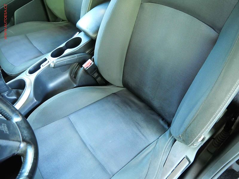 Nissan Qashqai (2012) 1.6 16V, ČR, Panor, AC - fotka 9 z 19