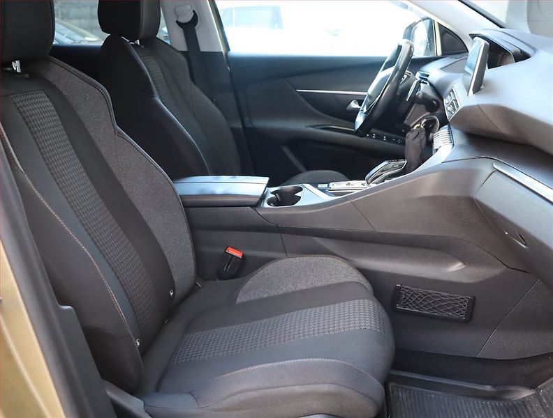 Peugeot 3008 (2017) 1.2 PureTech, Automat - fotka 9 z 22