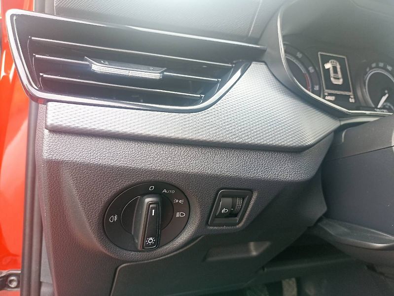Škoda Kamiq (2021) 1.5 TSI 110kW tažné LED manuál - fotka 12 z 35