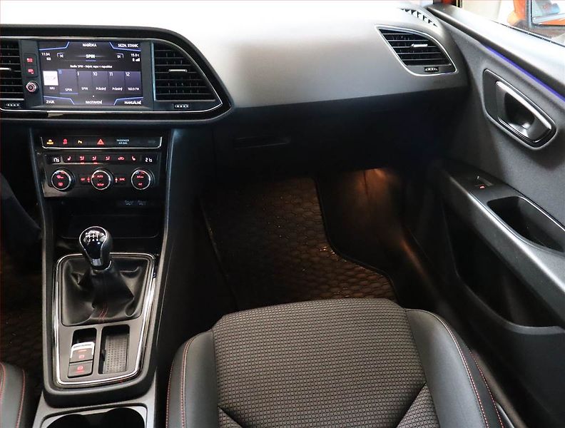 Seat Leon (2019) 1.5 TSI, Kůže, Tempomat - fotka 8 z 22