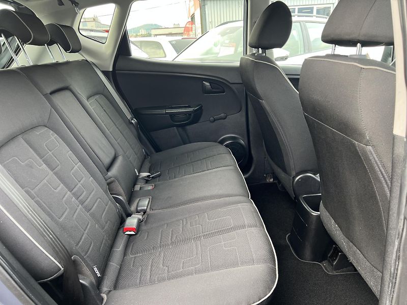 Kia Venga 1.4CVVT 66kw  KLIMA PANORAMA - fotka 27 z 38