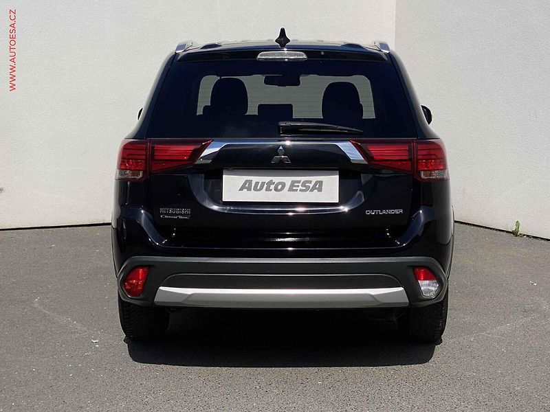 Mitsubishi Outlander (2017) 2.0, AC, tempo, kamera - fotka 5 z 15