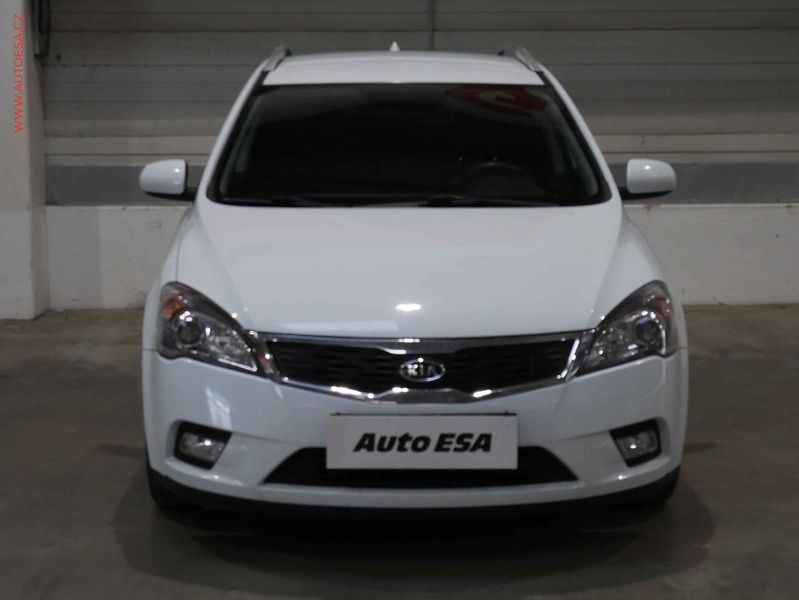 Kia Ceed (2012) 1.6i, ČR, AC - fotka 2 z 16