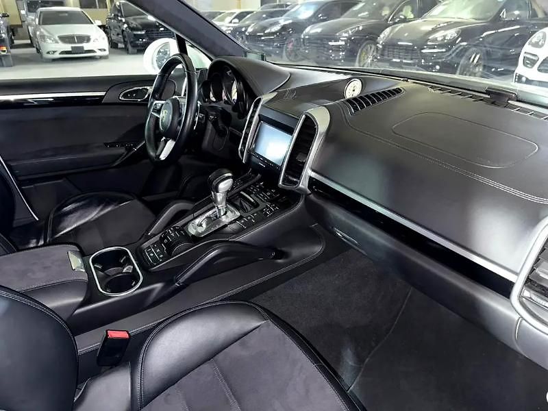 Porsche Cayenne (2016) Sportovní verze GTS - fotka 16 z 20