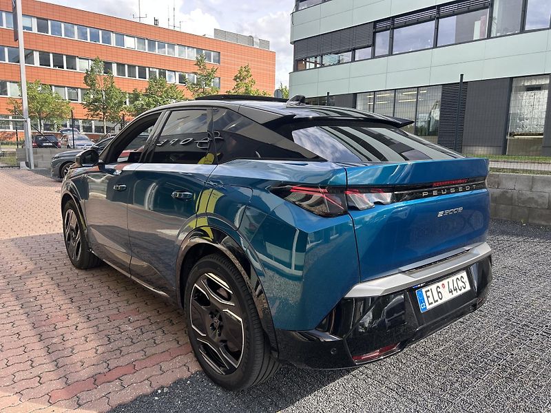 Peugeot 3008 (2024) GT Elektromotor 157 kW (73 kWh - fotka 7 z 16